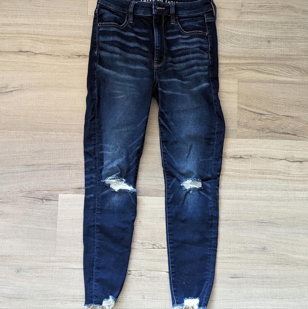 **SOLD** American Eagle Distressed Jegging